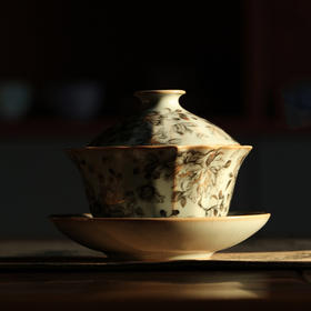 问鼎汝瓷鼎峰系列天青癸卯矮菊盖碗（描金墨彩樱花）