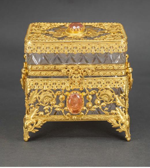 独角鹿西洋古董 19世纪末法国出品路易十六风格自然卷叶主题铜鎏金精雕嵌古典女子肖像卡梅奥装饰水晶珍宝盒 商品图1