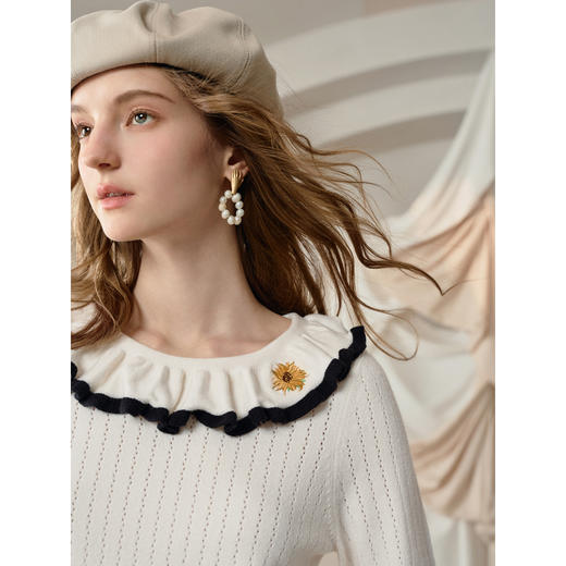 两三事梵高文艺 温香软语 2025秋冬新款甜美绣花木耳边领针织衫女 商品图2