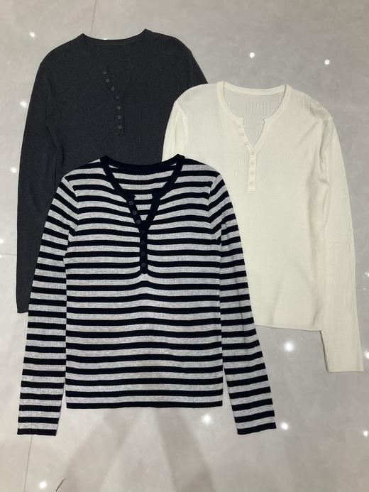 【门店同款】ENJOY秋季V领排扣打底衫 165803653 商品图1