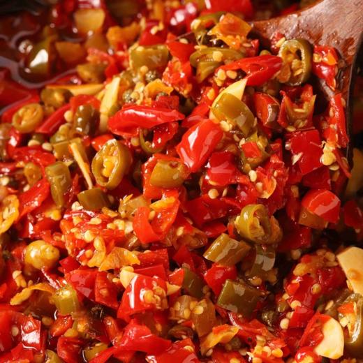 🤤限时品牌福利❗💰9.9秒杀4袋，💰19.9秒杀10袋【味古蜀江湖泡椒酱】，鲜红透亮，酸辣交融，无论家宴或家常小炒👍一勺唤醒味蕾的江湖豪情 ✅甄选食材💯老坛泡制，免洗免切，做菜更方便 商品图4