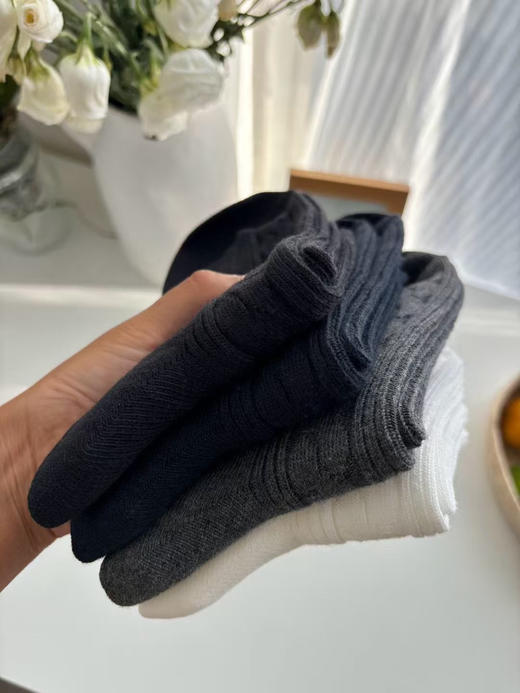 原单正品POLO麻花小马中筒袜，一卡四双
材质:80%精梳棉20%氨纶，卡纸包装。
适合尺寸:男袜38-45码 商品图5