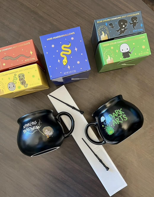 🪄 Harry Potter 哈利波特魔法变色热可可礼盒套装 🎁✨ 走进霍格沃茨的魔法世界，一杯热可可就能开启奇幻体验！这款变色热可可套装 不仅美味，更充满惊喜与收藏价值。 商品图6