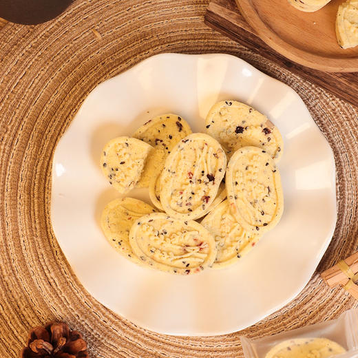 【美味糕点丨小米八珍糕  160g*3袋】选用多种粗粮食材，经合理搭配制作，口感软硬适中，清甜不腻，当下午茶和早餐都很不错 商品图5