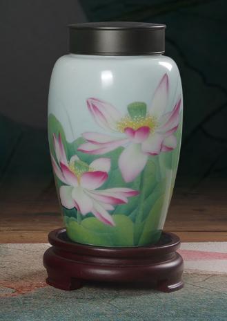 釉上新彩荷塘清趣茶叶罐 商品图1