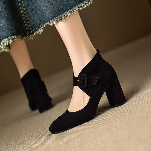 【预售5天】法式羊琼皮镂空性感短靴，圆头粗跟高帮单鞋高跟气质踝靴MNLS&D2551 商品图1