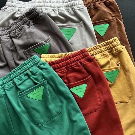 B.V字母休闲宽松短裤(波哥穿XL,蕾姐XL宽松) 商品图0