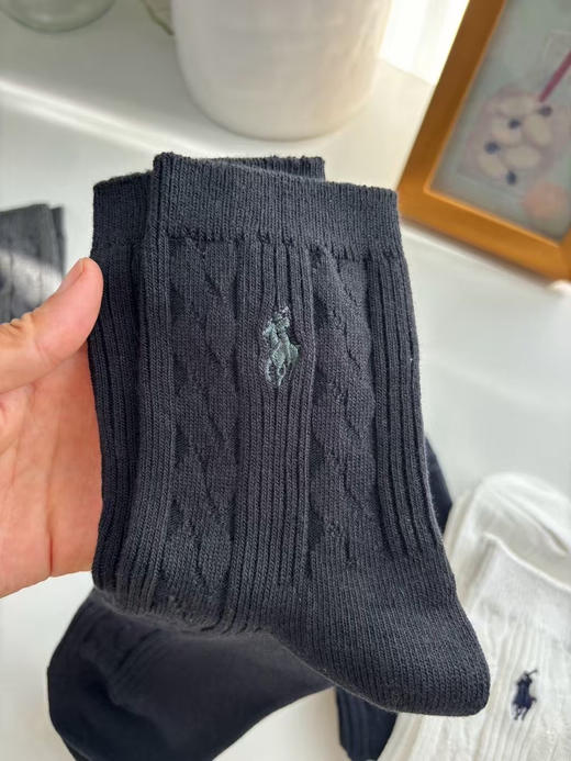 原单正品POLO麻花小马中筒袜，一卡四双
材质:80%精梳棉20%氨纶，卡纸包装。
适合尺寸:男袜38-45码 商品图8