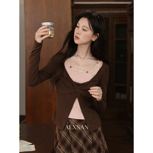 鹿向南「暖冬可颂」法式咖色拼接假两件T恤女早秋方领设计感上衣 商品图0