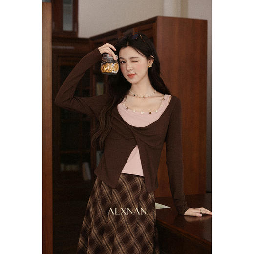 鹿向南「暖冬可颂」法式咖色拼接假两件T恤女早秋方领设计感上衣 商品图3