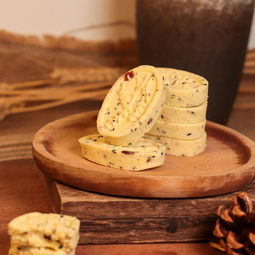 【美味糕点丨小米八珍糕  160g*3袋】选用多种粗粮食材，经合理搭配制作，口感软硬适中，清甜不腻，当下午茶和早餐都很不错 商品图6