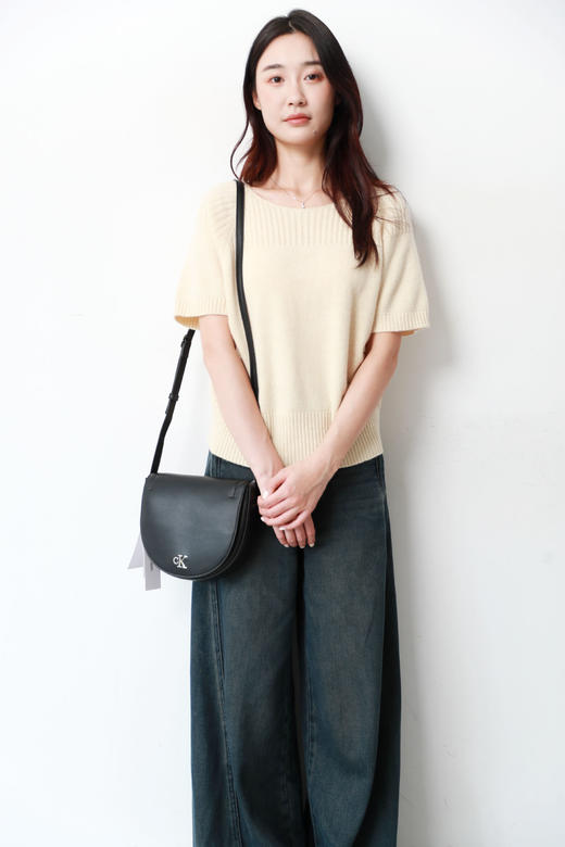 女神邮差包包，黑色+白色一起。长肩带金属法式翻盖单肩包C091358 商品图10