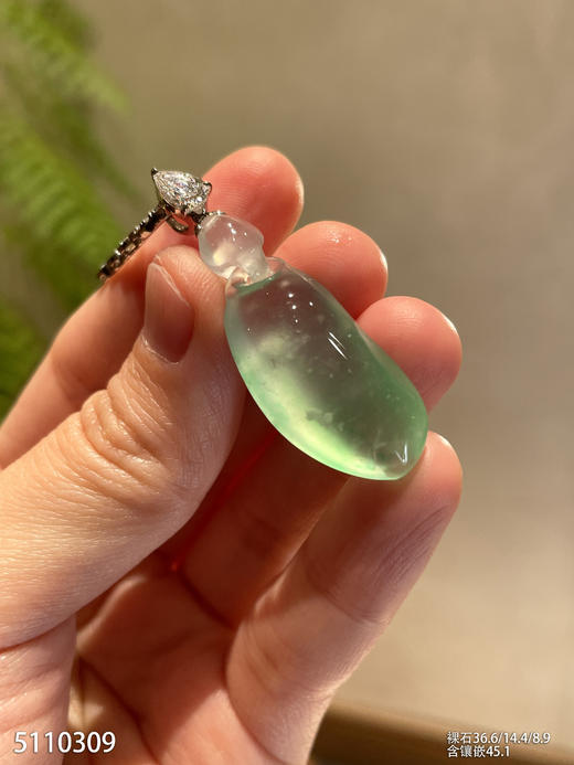 玻璃种木那福瓜吊坠【5110309】具体价格微信咨询 商品图0