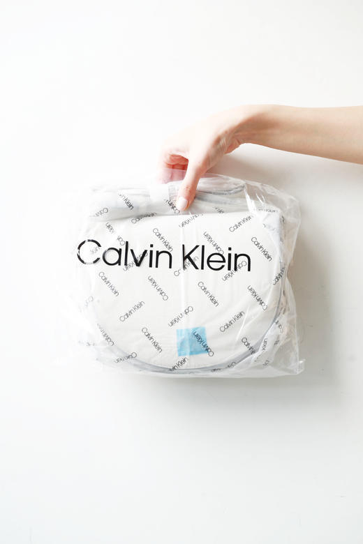 女神邮差包包，黑色+白色一起。长肩带金属法式翻盖单肩包C091358 商品图14