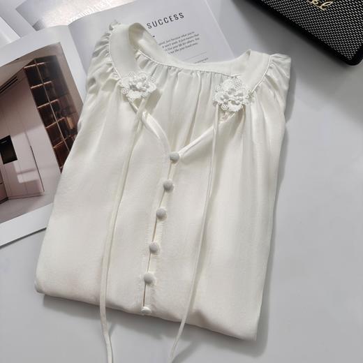 isabelle marran伊莎贝尔法式V领立体花朵灯笼袖衬衫JS3693011 商品图2
