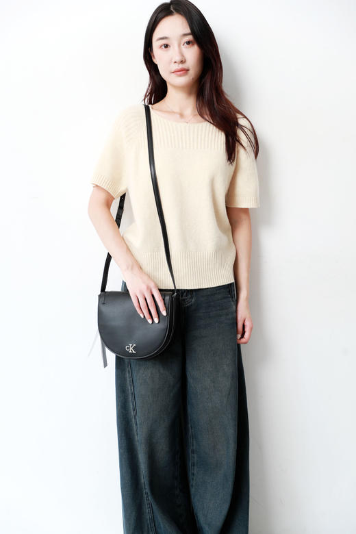 女神邮差包包，黑色+白色一起。长肩带金属法式翻盖单肩包C091358 商品图0