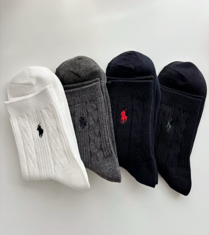 原单正品POLO麻花小马中筒袜，一卡四双
材质:80%精梳棉20%氨纶，卡纸包装。
适合尺寸:男袜38-45码