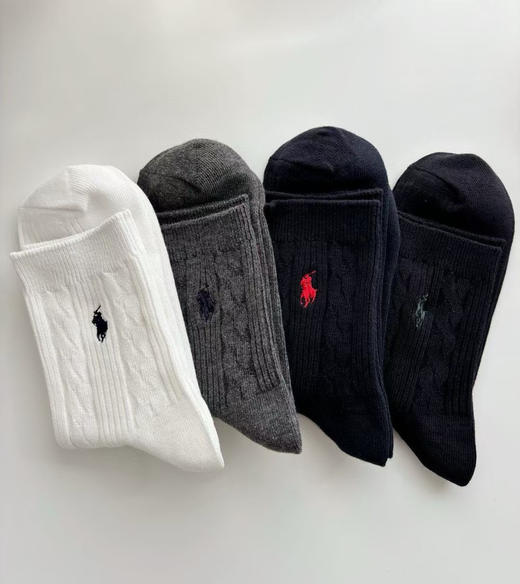 原单正品POLO麻花小马中筒袜，一卡四双
材质:80%精梳棉20%氨纶，卡纸包装。
适合尺寸:男袜38-45码 商品图0