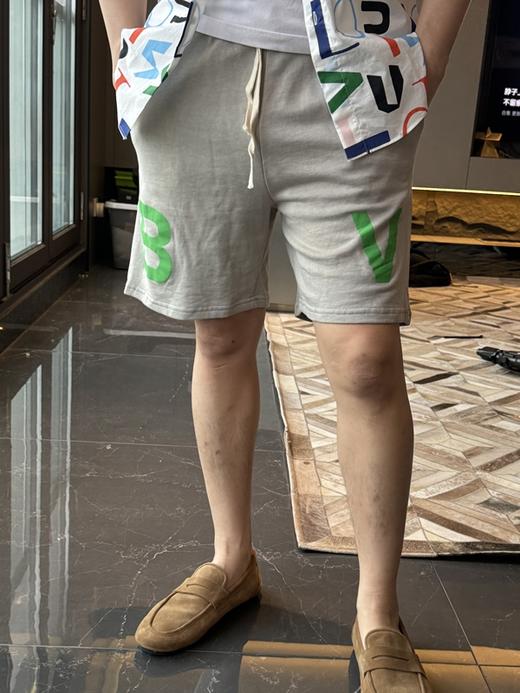B.V字母休闲宽松短裤(波哥穿XL,蕾姐XL宽松) 商品图4