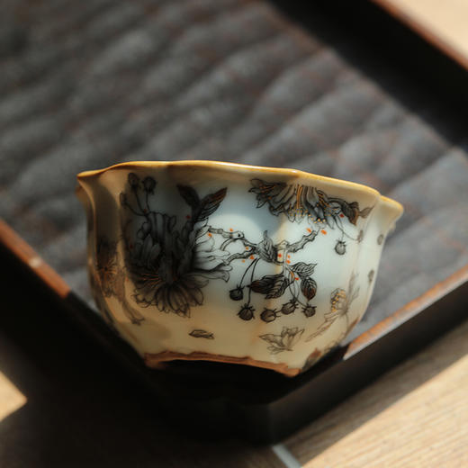 问鼎汝瓷鼎峰系列月白老款宝相杯(描金墨彩樱花) 商品图1