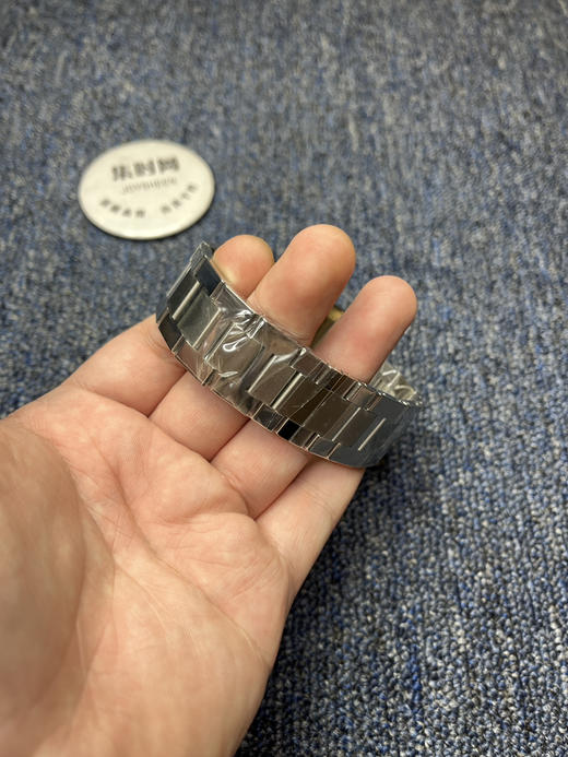 卡地亚Tank AF坦克系列 大号 男士机械腕表
【表壳】表盘尺寸：大号40.85mm*31mm 商品图6