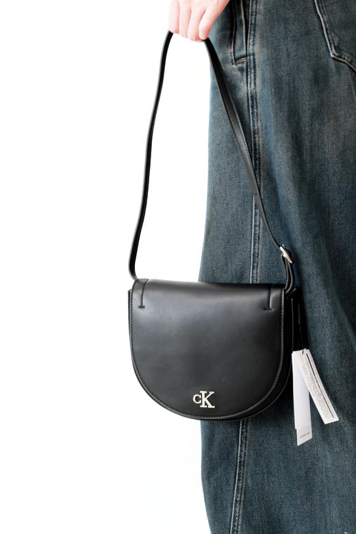 女神邮差包包，黑色+白色一起。长肩带金属法式翻盖单肩包C091358 商品图13