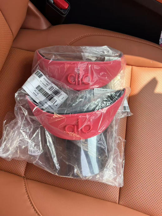 原单正品 alo高尔夫空顶遮阳帽户外upf50+防晒鸭舌帽，采用电镀工艺处理的镜片，能呈现出如彩虹般的绚丽色彩，像常见的蓝紫色、粉绿色渐变等！正品订单，数量不多
颜色：西瓜红 商品图3