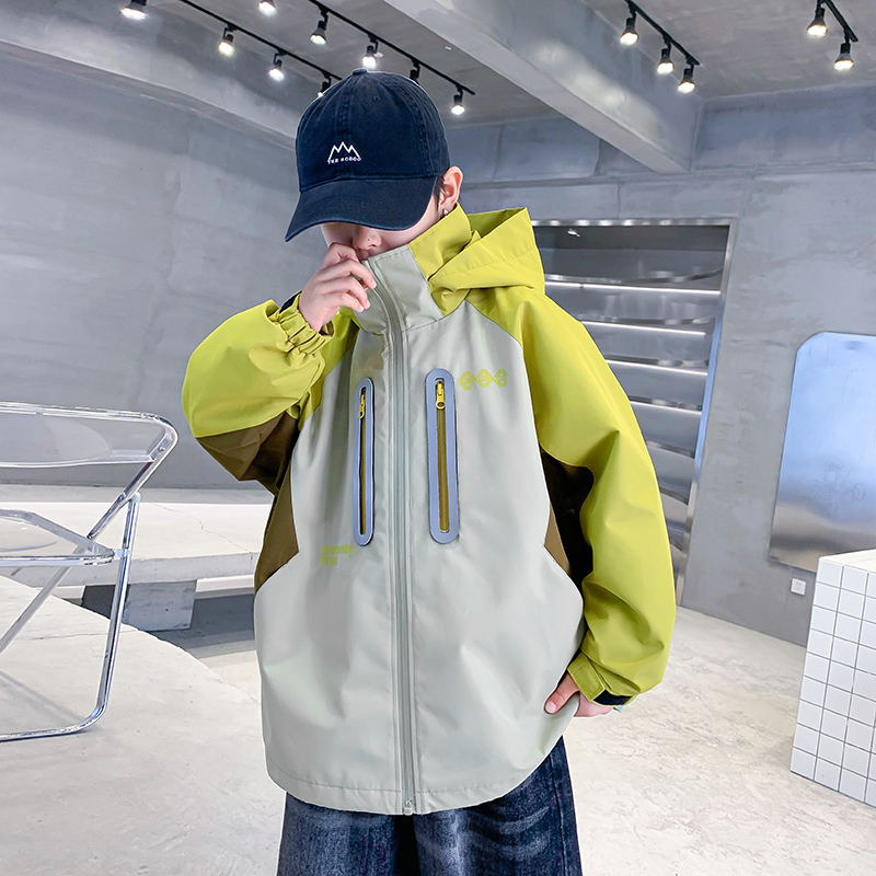 男童外套春秋款儿童2025新款秋季男孩冲锋衣大童早秋装上衣