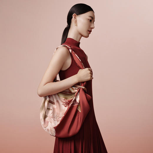 万事利“鸢尾集”88厘米双面印花大方巾 商品图2