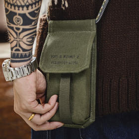 马登工装美式复古斜挎包迷你手机小包军绿色通勤帆布包挎包男款