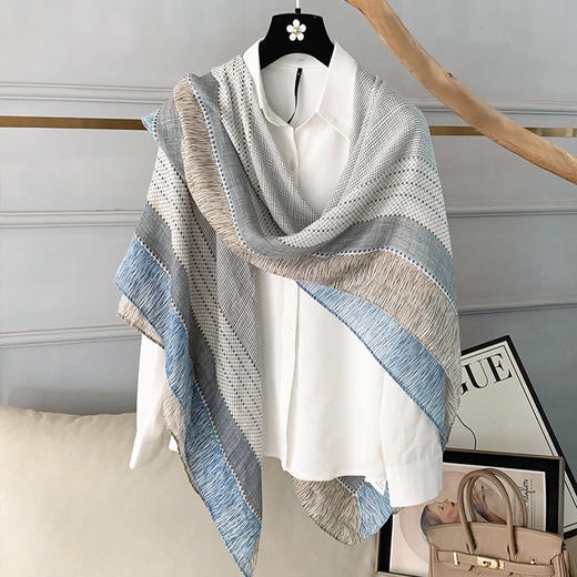 【刘亦菲同款✨夏秋必备披肩】空调房不怕冷❄️小坎肩披肩外搭 女夏季空调房披肩 配裙子开衫大方巾 多用百搭大方巾  配裙子更显仙气  多功能百搭  时尚与实用兼具 商品图3