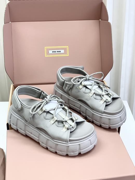 Miu家2025专柜最新款 时尚抽绳绑带厚底魔术贴凉鞋 商品图1