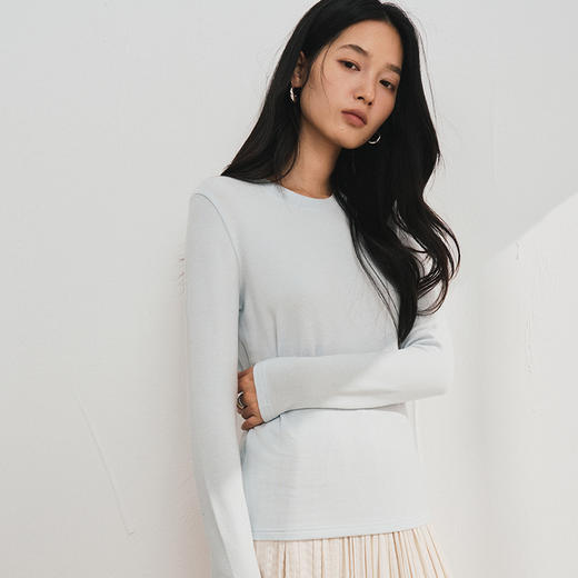 【2025秋冬新品】天丝醋酸羊毛・圆领轻绒衣 莱赛尔打底衫上衣简约纯色保暖长袖T恤 商品图3