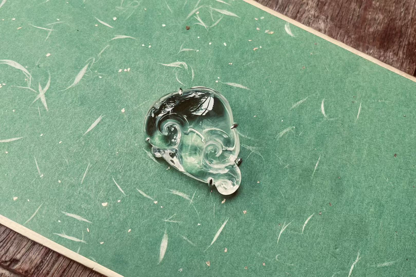 白水晶祥云胸针