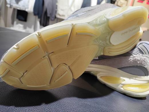 【云粉节】 【新品】7楼 NewBalance男女运动休闲老爹鞋 吊牌价：1199元 商品图1