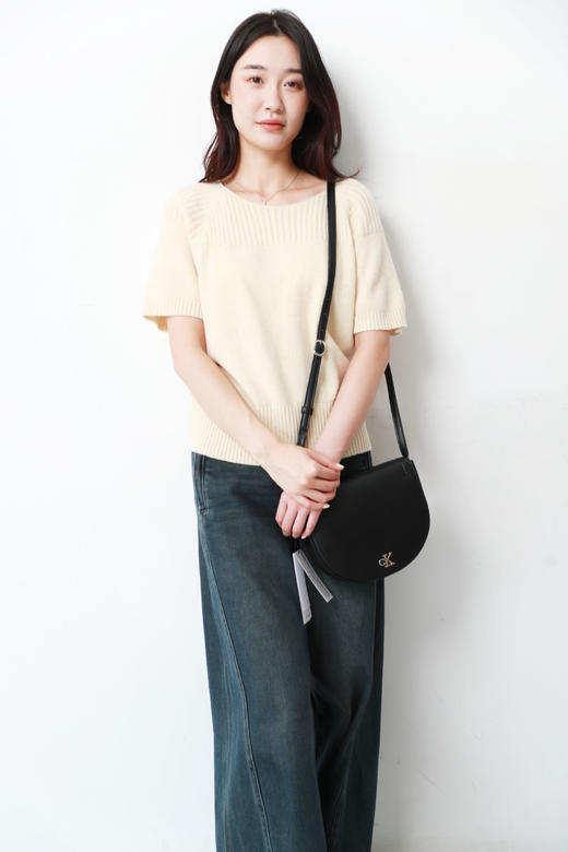 女神邮差包包，黑色+白色一起。长肩带金属法式翻盖单肩包C091358 商品图11