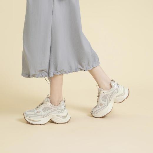 千百度秋季女时尚休闲鞋A24450002 商品图3