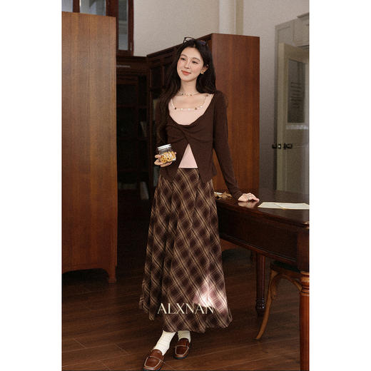 鹿向南「暖冬可颂」法式咖色拼接假两件T恤女早秋方领设计感上衣 商品图2