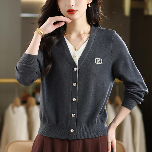 CC 101-9506假两件外套款针织开衫轻奢高级感 商品图3