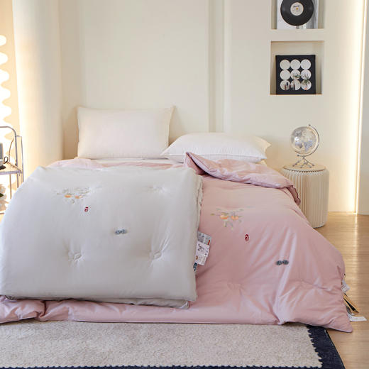 松植屋新款双人柿柿如意秋冬蚕丝被国风刺绣+盘扣设计 寓意幸福绵长、事事如意 商品图2