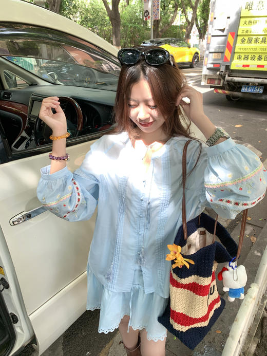 <曾小咸推荐>现货秒杀！微信超特价！蓝色刺绣长袖衬衫 日常169.99 立减80 秒杀89.99！蓝色半裙 日常109.99 立减50 秒杀59.99！ 商品图8