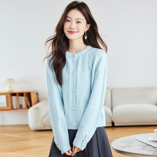 CC本命年羊毛针织开衫女春秋外搭宽松短款洋气上衣休闲圆领毛衣外套 商品图3