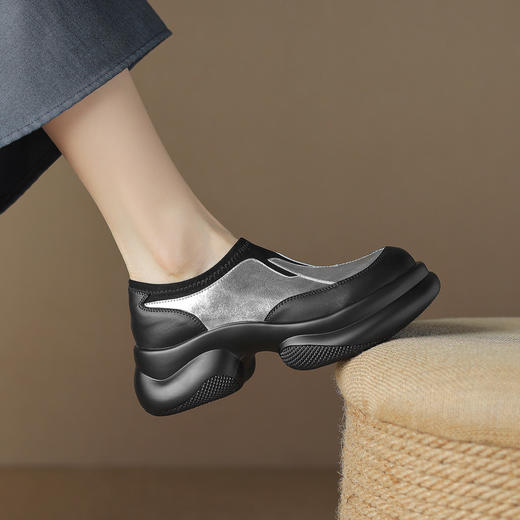 【预售5天】轻巧舒适真皮厚底圆头银色乐福鞋女粗跟松糕底拼色复古单鞋NDY&AM3008-5 商品图0