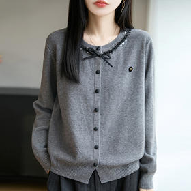 CC设计感小众针织开衫女春秋外搭气质轻奢上衣宽松短款休闲毛衣外套