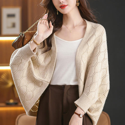 CC不规则上衣女春秋外搭针织披肩气质高级感毛衣开衫外套2025年新款 商品图0