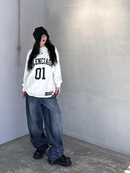 NZ405-换季清仓不退不换！ 巴黎世家 新款Basketball Series刺绣01长袖T恤 男女同款 （NZ*WG） 商品图3