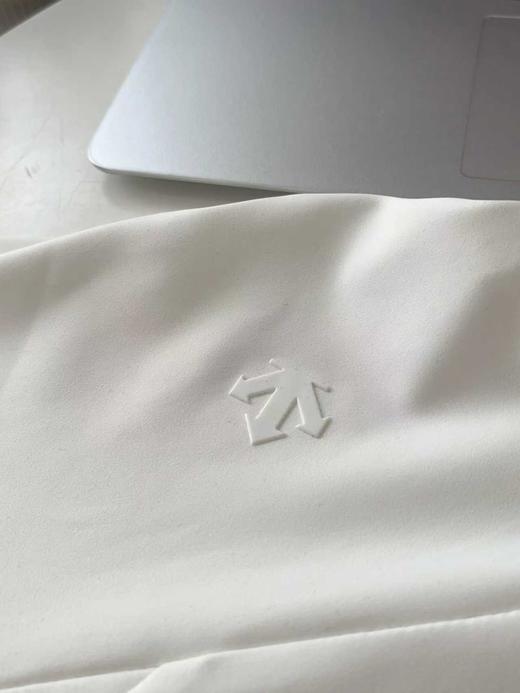 点此购买 迪桑特WOMEN'S TRAINING系列女士连帽半拉卫衣 qk 330292 商品图13