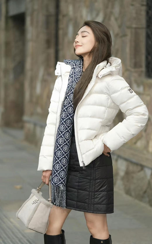 进出柜子男女同款汤家字母流苏双面戴提花羊毛围巾 商品图5