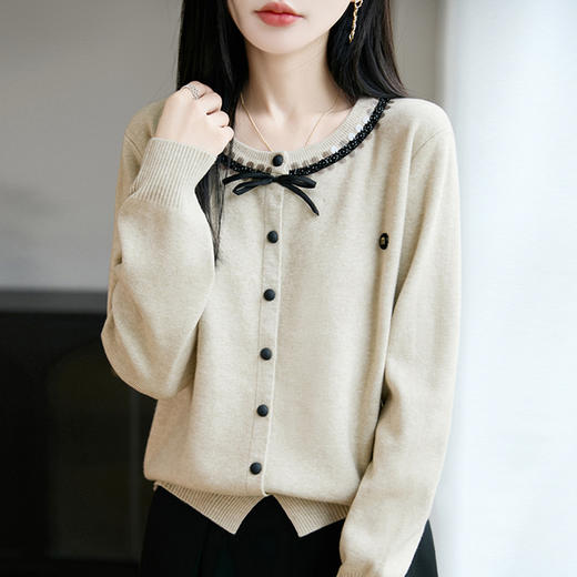 CC设计感小众针织开衫女春秋外搭气质轻奢上衣宽松短款休闲毛衣外套 商品图3