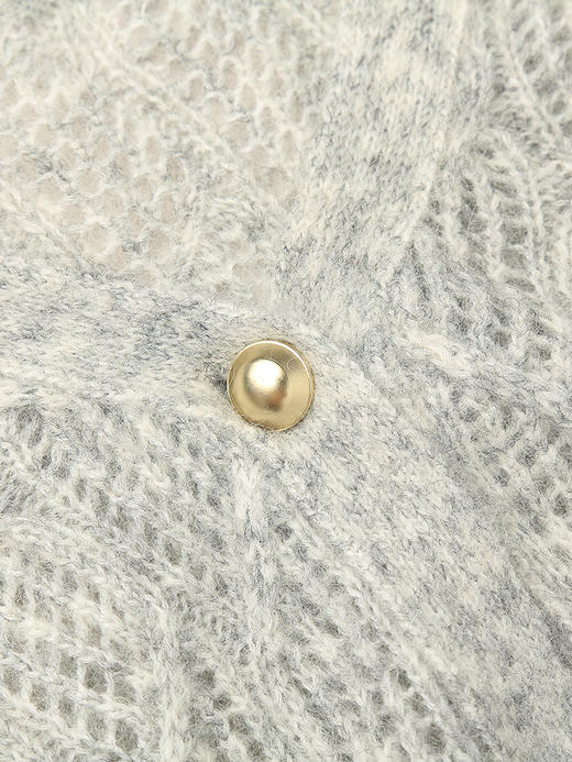 温柔浅灰的邂逅！V 领绞花针织开衫，尽显慵懒高级感 商品图3